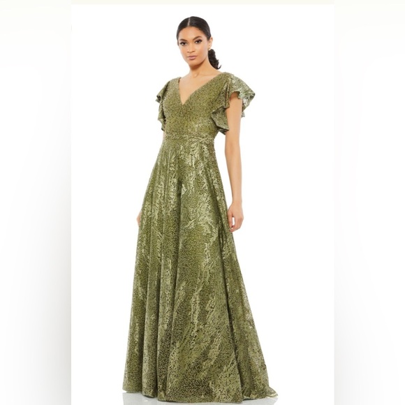 Mac Duggal Embroidered Flutter Sleeve V-Neck Gown NWT Size 16  Style #20310 - Picture 1 of 8